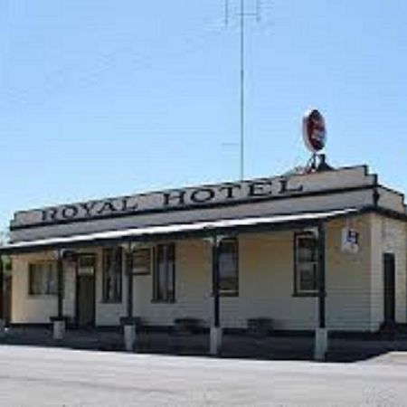 Royal Hotel Snake Valley エクステリア 写真