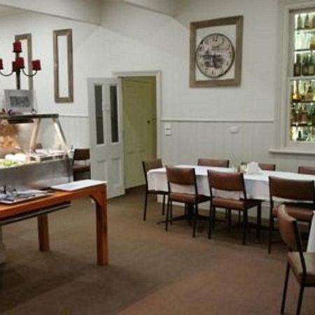 Royal Hotel Snake Valley エクステリア 写真