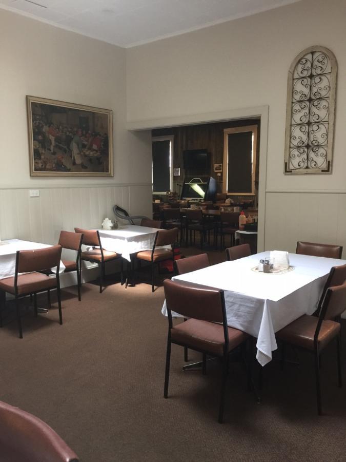Royal Hotel Snake Valley エクステリア 写真