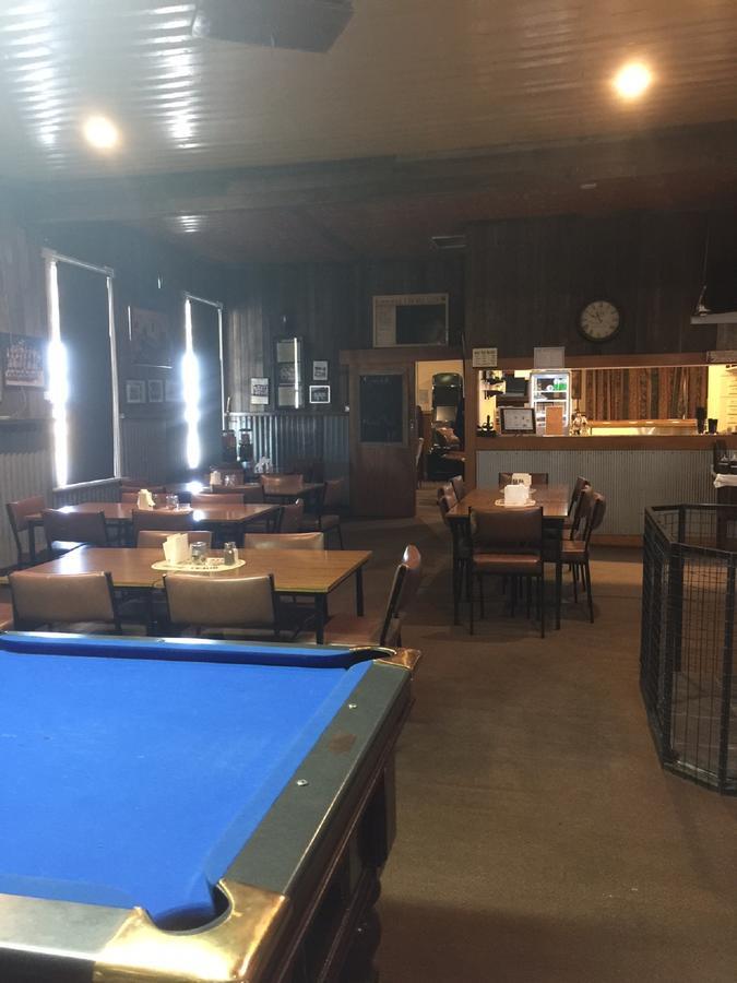 Royal Hotel Snake Valley エクステリア 写真